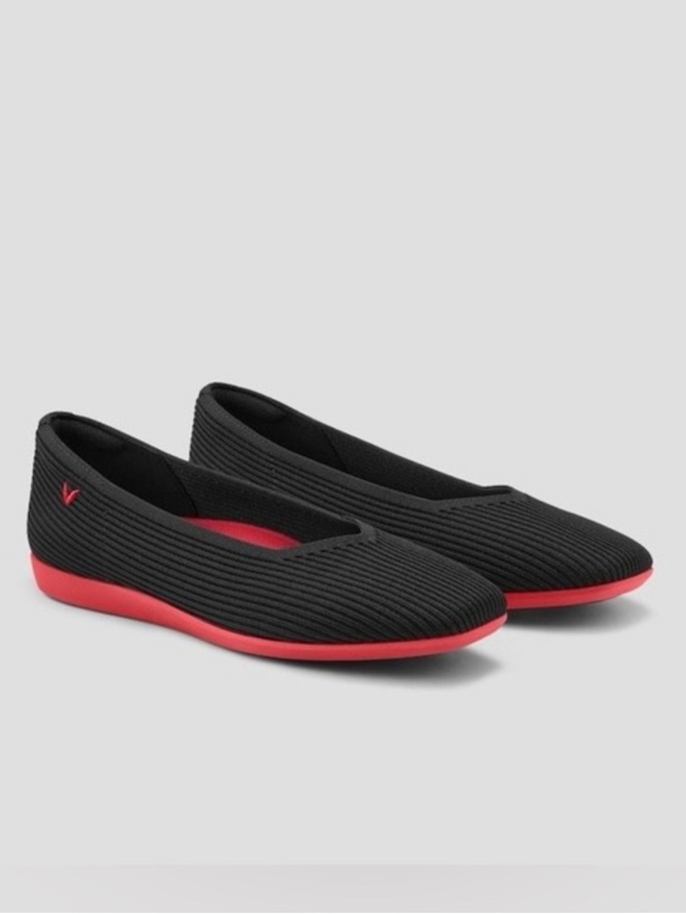VIVAIA Ballet Flats Black with Red Trim Lightweight V-Cut Flats Margot Walker